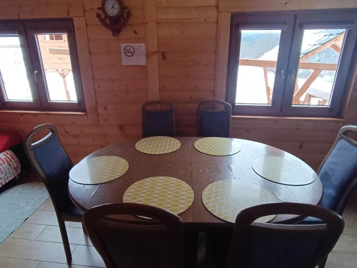 Domek W Swiatkowej Krempna Bagian luar foto